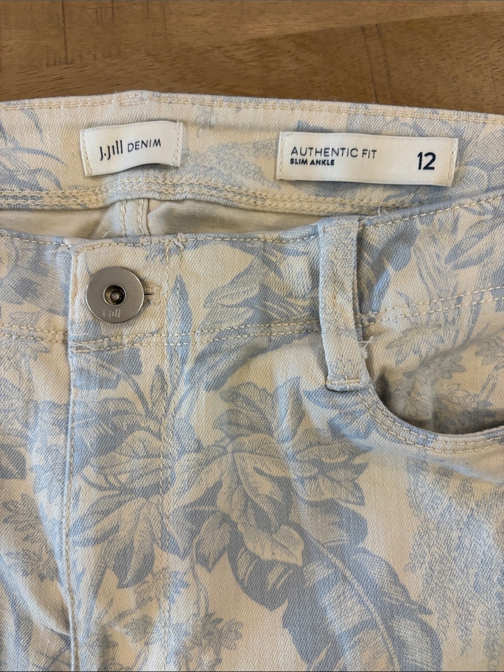 J. Jill Denim Authentic Fit Slim Ankle Blue and Cream Floral Jeans Pants Size 12 - Picture 3 of 6